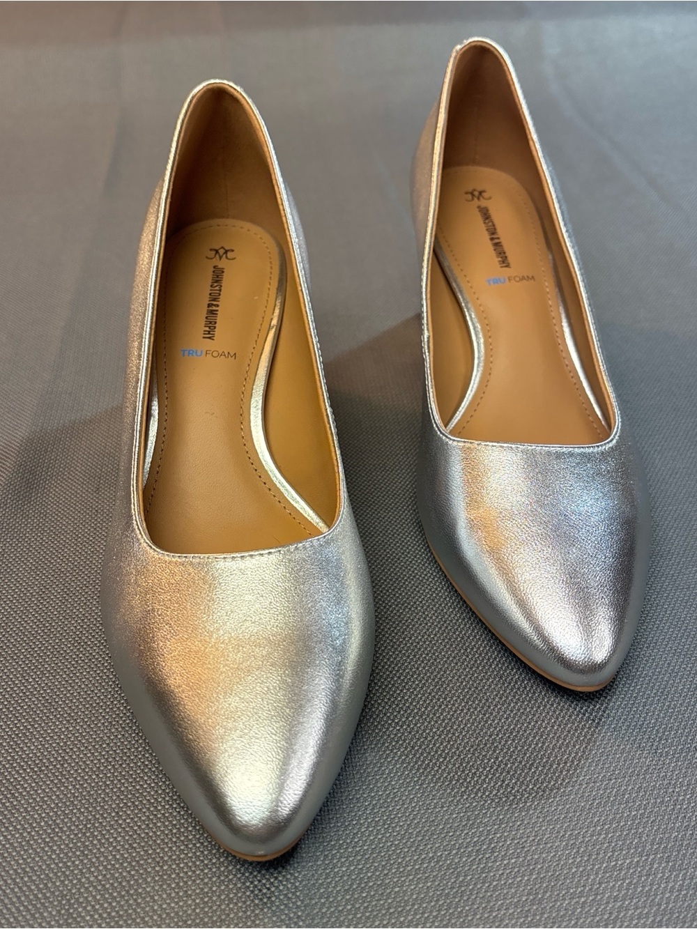 Johnston and Murphy Vicki block heel leather, silver metallic pumps size 11 - Picture 2 of 6